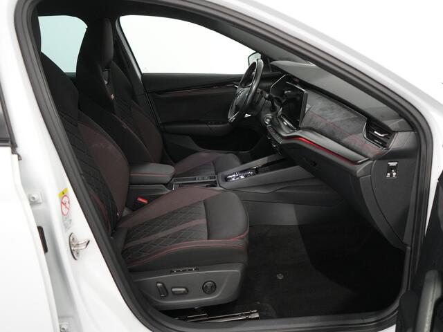 Skoda OCTAVIA Combi 1.4 TSI RS iV PHEV Business | Canton | Camera | ACC | winterpakket |