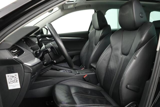 Skoda OCTAVIA 1.0 TSI Business Edition Plus | Panoramadak | Leder | Trekhaak | Stoelverwarming | Carplay | Sfeerverlichting | Navigatie | Adaptive cruise | Camera | Full LED | Keyless