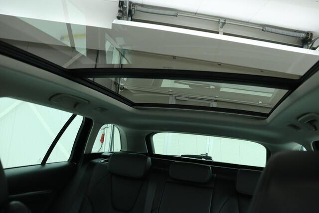 Skoda OCTAVIA 1.0 TSI Business Edition Plus | Panoramadak | Leder | Trekhaak | Stoelverwarming | Carplay | Sfeerverlichting | Navigatie | Adaptive cruise | Camera | Full LED | Keyless