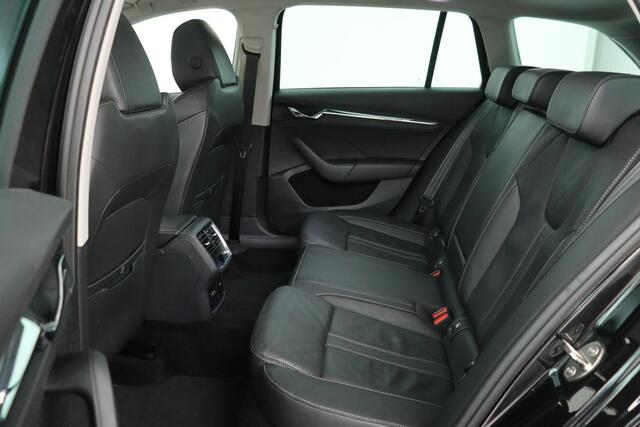 Skoda OCTAVIA 1.0 TSI Business Edition Plus | Panoramadak | Leder | Trekhaak | Stoelverwarming | Carplay | Sfeerverlichting | Navigatie | Adaptive cruise | Camera | Full LED | Keyless