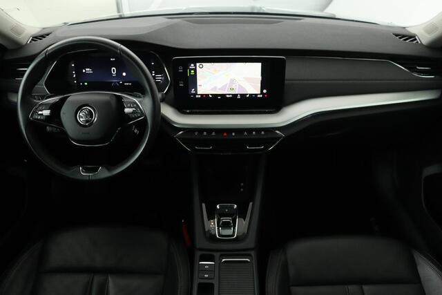 Skoda OCTAVIA 1.0 TSI Business Edition Plus | Panoramadak | Leder | Trekhaak | Stoelverwarming | Carplay | Sfeerverlichting | Navigatie | Adaptive cruise | Camera | Full LED | Keyless