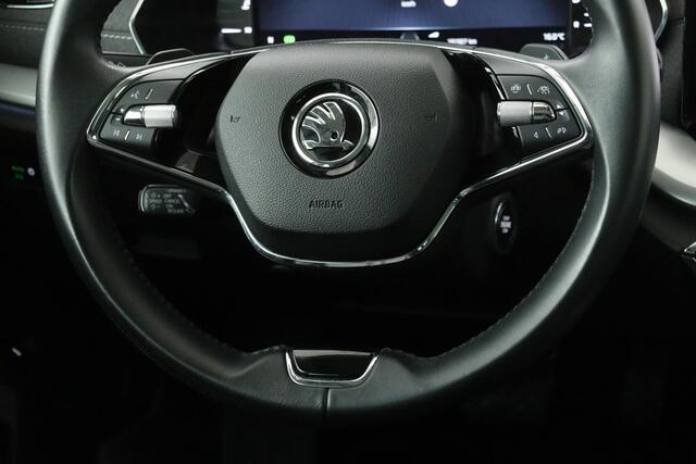 Skoda OCTAVIA 1.0 TSI Business Edition Plus | Panoramadak | Leder | Trekhaak | Stoelverwarming | Carplay | Sfeerverlichting | Navigatie | Adaptive cruise | Camera | Full LED | Keyless