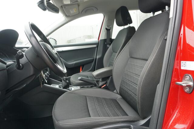 Skoda OCTAVIA Combi 1.0 TSI Greentech Business | TREKHAAK | METALLIC ROOD | CARPLAY |