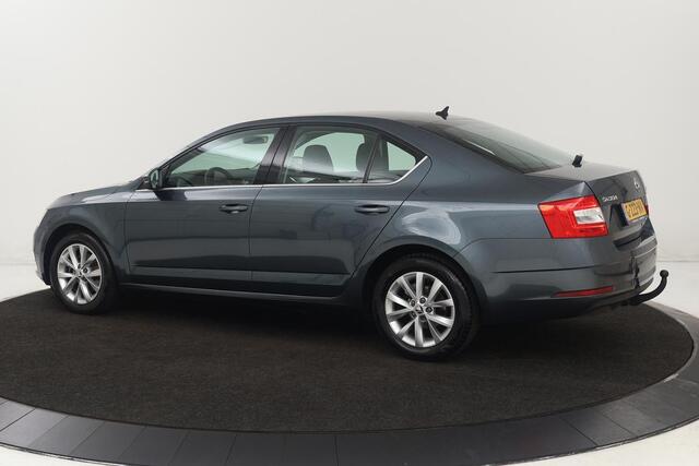 Skoda OCTAVIA 1.0 TSI Business Edition | Camera | Trekhaak | Carplay | Navigatie | Climate control | PDC | Cruise control | DAB | Bluetooth