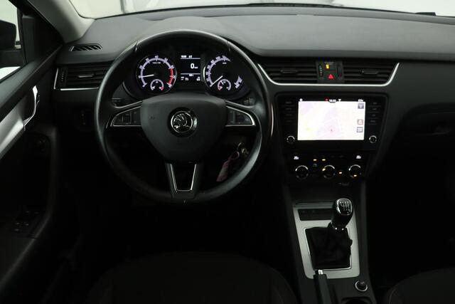 Skoda OCTAVIA 1.0 TSI Business Edition | Camera | Trekhaak | Carplay | Navigatie | Climate control | PDC | Cruise control | DAB | Bluetooth