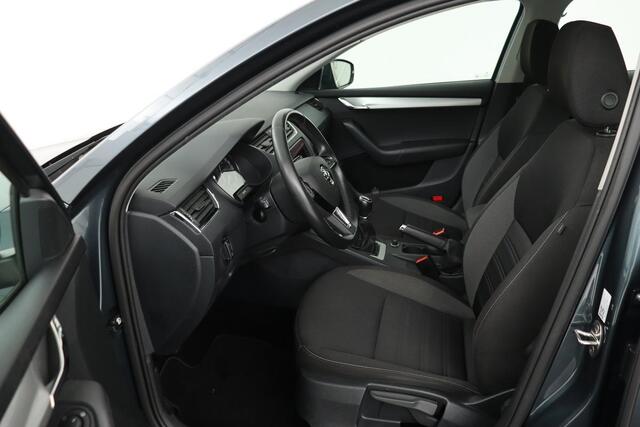 Skoda OCTAVIA 1.0 TSI Business Edition | Camera | Trekhaak | Carplay | Navigatie | Climate control | PDC | Cruise control | DAB | Bluetooth