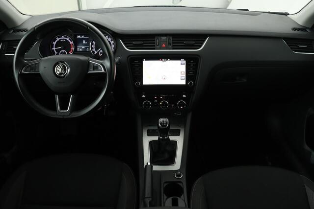 Skoda OCTAVIA 1.0 TSI Business Edition | Camera | Trekhaak | Carplay | Navigatie | Climate control | PDC | Cruise control | DAB | Bluetooth