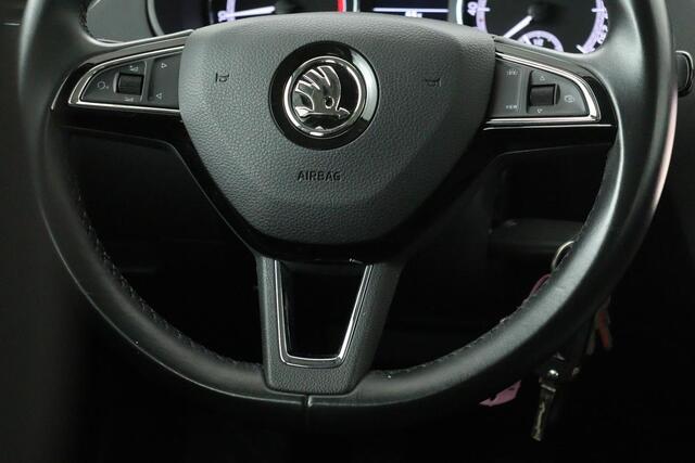Skoda OCTAVIA 1.0 TSI Business Edition | Camera | Trekhaak | Carplay | Navigatie | Climate control | PDC | Cruise control | DAB | Bluetooth