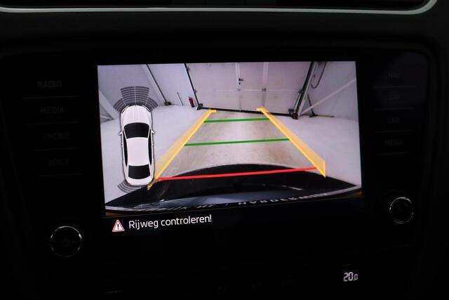 Skoda OCTAVIA 1.0 TSI Business Edition | Camera | Trekhaak | Carplay | Navigatie | Climate control | PDC | Cruise control | DAB | Bluetooth
