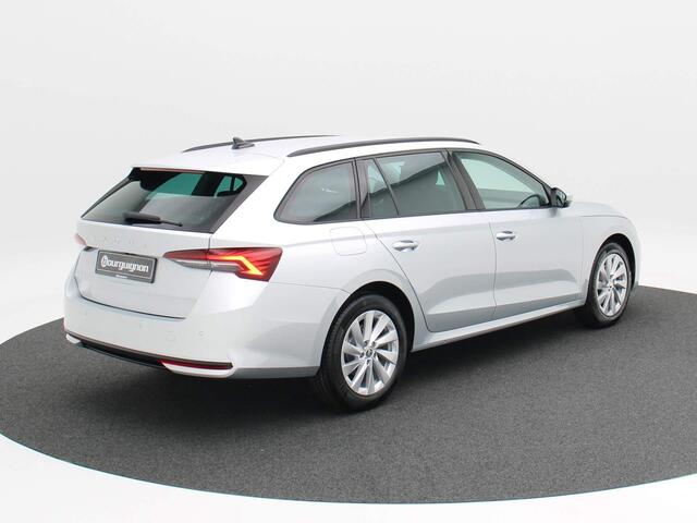 Skoda OCTAVIA Combi First Edition 1.5 TSI 115 pk | Automaat | Achteruitrijcamera | Stoelverwarming | Elektr. achterklep | Adaptive cruise control