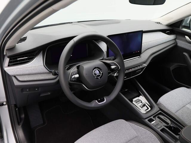 Skoda OCTAVIA Combi First Edition 1.5 TSI 115 pk | Automaat | Achteruitrijcamera | Stoelverwarming | Elektr. achterklep | Adaptive cruise control