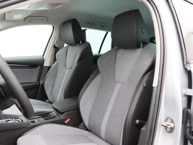 Skoda OCTAVIA Combi First Edition 1.5 TSI 115 pk | Automaat | Achteruitrijcamera | Stoelverwarming | Elektr. achterklep | Adaptive cruise control