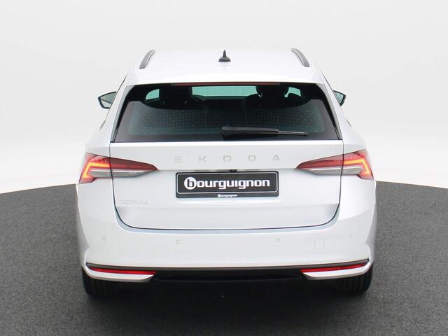 Skoda OCTAVIA Combi First Edition 1.5 TSI 115 pk | Automaat | Achteruitrijcamera | Stoelverwarming | Elektr. achterklep | Adaptive cruise control