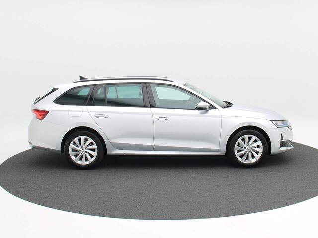Skoda OCTAVIA Combi First Edition 1.5 TSI 115 pk | Automaat | Achteruitrijcamera | Stoelverwarming | Elektr. achterklep | Adaptive cruise control