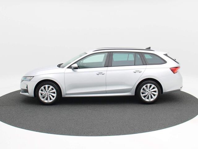 Skoda OCTAVIA Combi First Edition 1.5 TSI 115 pk | Automaat | Achteruitrijcamera | Stoelverwarming | Elektr. achterklep | Adaptive cruise control