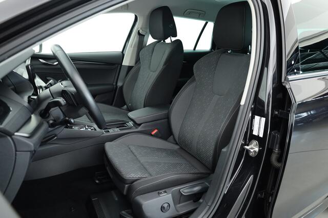 Skoda OCTAVIA Combi 1.5 e-TSI Business Edition | Navi | Adapt. Cruise | Trekhaak | Camera | Stoel- Stuurverw. |