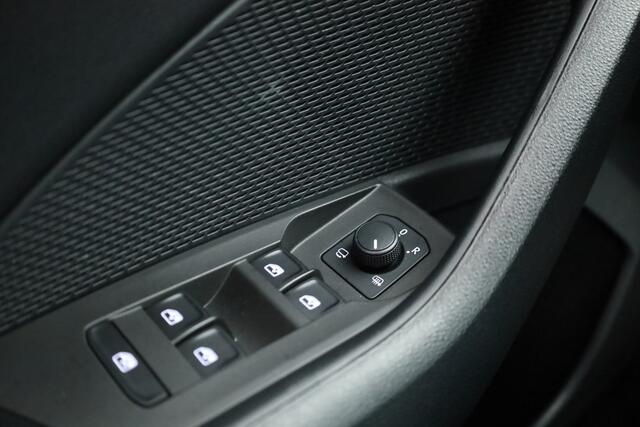 Skoda OCTAVIA Combi 1.5 e-TSI Business Edition | Navi | Adapt. Cruise | Trekhaak | Camera | Stoel- Stuurverw. |