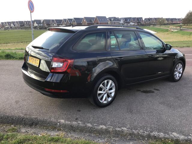 Skoda OCTAVIA Combi 1.0 TSI Greentech Ambition Business Bj2019 btw airco apk november2025