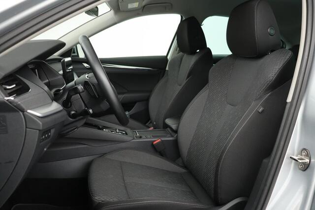 Skoda OCTAVIA 1.0 e-TSI Business Edition Plus | Stoelverwarming | Trekhaak | Camera | Adaptive cruise | Memory | Carplay | Side Assist | Full LED | Keyless | Park Assist | Navigatie