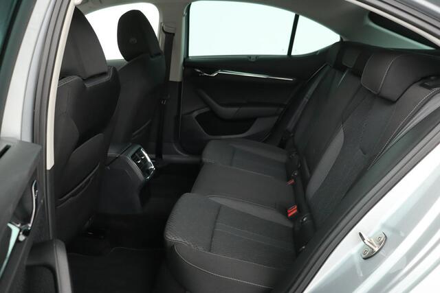 Skoda OCTAVIA 1.0 e-TSI Business Edition Plus | Stoelverwarming | Trekhaak | Camera | Adaptive cruise | Memory | Carplay | Side Assist | Full LED | Keyless | Park Assist | Navigatie