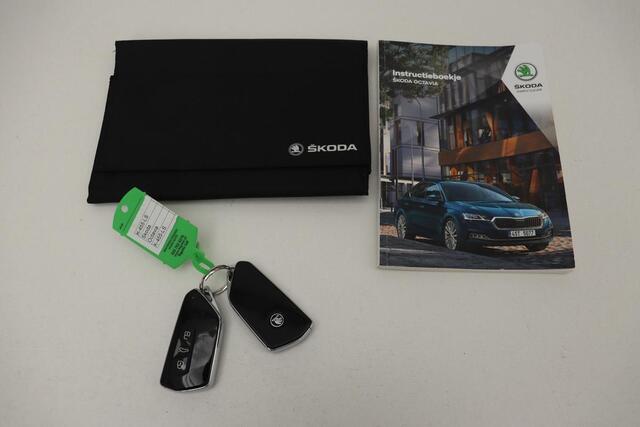Skoda OCTAVIA 1.0 e-TSI Business Edition Plus | Stoelverwarming | Trekhaak | Camera | Adaptive cruise | Memory | Carplay | Side Assist | Full LED | Keyless | Park Assist | Navigatie