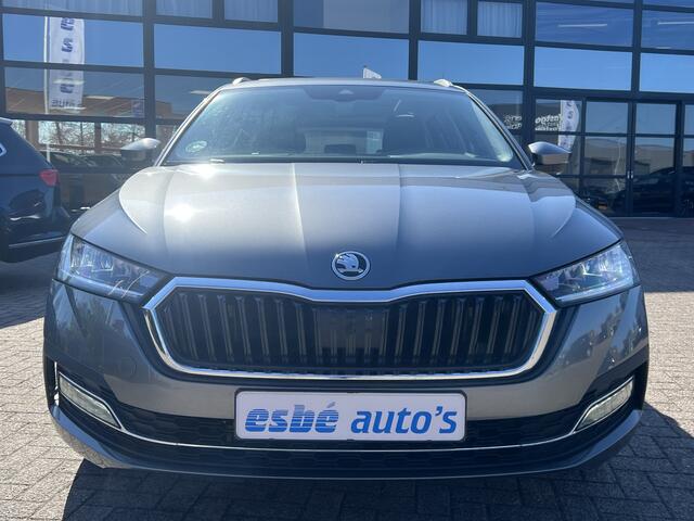 Skoda OCTAVIA Combi 1.5 TSI 150 pk Automaat Business Edition Plus Navigatie Trekhaak Panoramadak Camera 18 Inch Velgen ACC DAB Stoel + Stuurverwarming