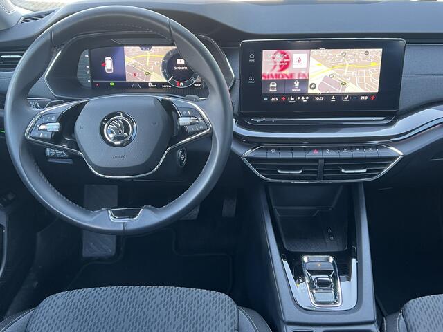 Skoda OCTAVIA Combi 1.5 TSI 150 pk Automaat Business Edition Plus Navigatie Trekhaak Panoramadak Camera 18 Inch Velgen ACC DAB Stoel + Stuurverwarming