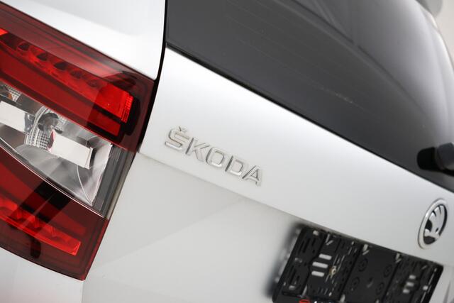 Skoda OCTAVIA Combi 1.6 TDI Greentech Style Business Navigatie, Trekhaak, Virtual, Apple Carplay, Stoelverwarming