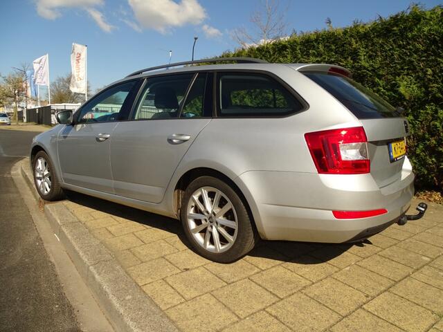 Skoda OCTAVIA 1.0 TSI GRT AMB. BNS-Blth-Media-Clima-Navi-Trkh-Pdc-Cruise