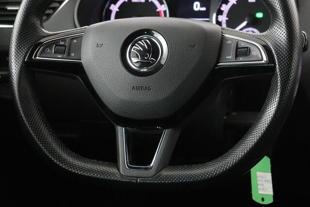 Skoda OCTAVIA 1.5 TSI Sport | Carplay | Sportstoelen | Trekhaak | Navigatie | DAB | Climate control | PDC | Cruise control | Sportstuur