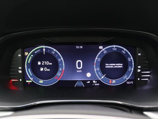 Skoda OCTAVIA Combi 1.4 TSI iV PHEV Business Edition Plus 204PK DSG Pano-Schuifdak, Head-Up Display, Memory Stoel, Achteruitrijcamera, Adaptieve Cruise Controle, Side Assist, 18" LM Velgen, Stoelverwarming