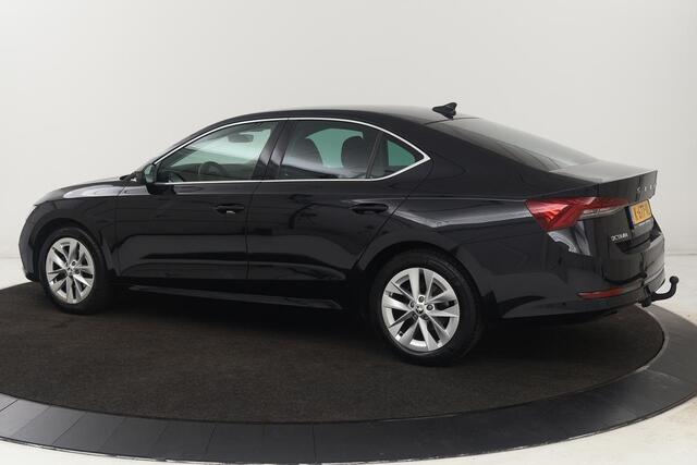 Skoda OCTAVIA 1.0 e-TSI Business Edition Plus | Stoelverwarming | Trekhaak | Adaptive cruise | Carplay | Full LED | Keyless | Sfeerverlichting