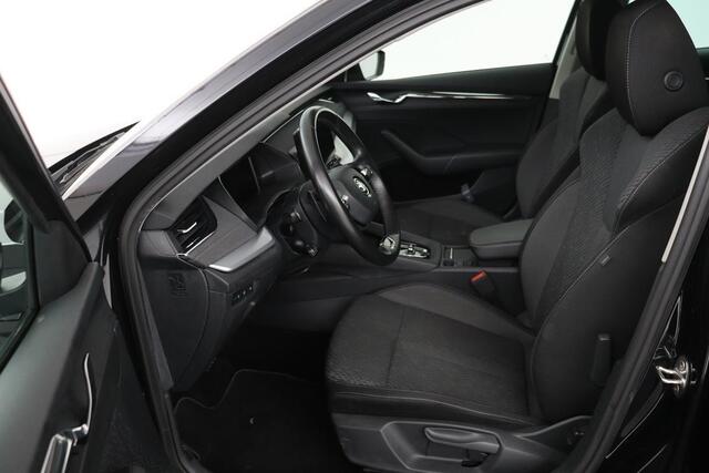Skoda OCTAVIA 1.0 e-TSI Business Edition Plus | Stoelverwarming | Trekhaak | Adaptive cruise | Carplay | Full LED | Keyless | Sfeerverlichting
