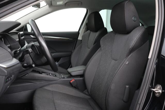 Skoda OCTAVIA 1.0 e-TSI Business Edition Plus | Stoelverwarming | Trekhaak | Adaptive cruise | Carplay | Full LED | Keyless | Sfeerverlichting