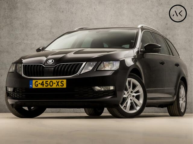 Skoda OCTAVIA Combi 1.0 TSI Greentech Clever Edition Automaat (APPLE CARPLAY, GROOT NAVI, CLIMATE, STOELVERWARMING, LEDER, SPORTSTOELEN, GETINT GLAS, CRUISE, LM VELGEN, NIEUWE APK, NIEUWSTAAT)