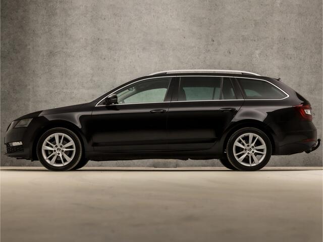 Skoda OCTAVIA Combi 1.0 TSI Greentech Clever Edition Automaat (APPLE CARPLAY, GROOT NAVI, CLIMATE, STOELVERWARMING, LEDER, SPORTSTOELEN, GETINT GLAS, CRUISE, LM VELGEN, NIEUWE APK, NIEUWSTAAT)