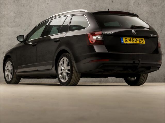 Skoda OCTAVIA Combi 1.0 TSI Greentech Clever Edition Automaat (APPLE CARPLAY, GROOT NAVI, CLIMATE, STOELVERWARMING, LEDER, SPORTSTOELEN, GETINT GLAS, CRUISE, LM VELGEN, NIEUWE APK, NIEUWSTAAT)