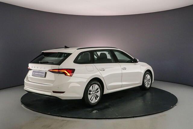 Skoda OCTAVIA Combi Business Edition 1.0 TSI 110pk Cruise control, Navigatie, Elektrische achterklep, Parkeersensoren, Airco, DAB, Radio, App connect, LED koplampen