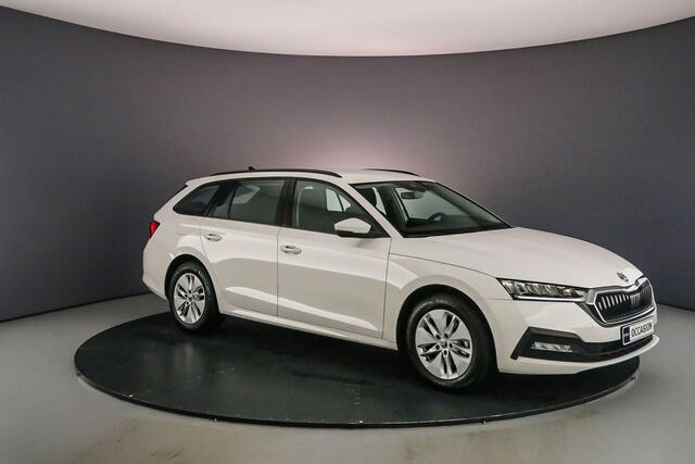 Skoda OCTAVIA Combi Business Edition 1.0 TSI 110pk Cruise control, Navigatie, Elektrische achterklep, Parkeersensoren, Airco, DAB, Radio, App connect, LED koplampen