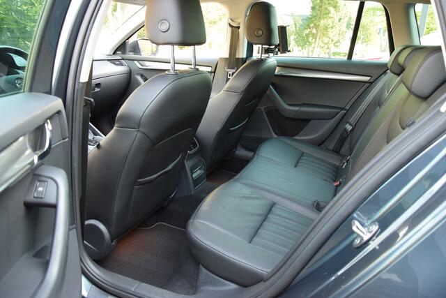 Skoda OCTAVIA Combi 1.0 TSI Greentech Style Business DSG Automaat | Org. NL | BOVAG Garantie | Achteruitrijcamera | Stoelverwarming | Lederen Bekleding | Full LED | Apple Carplay/Android Auto |
