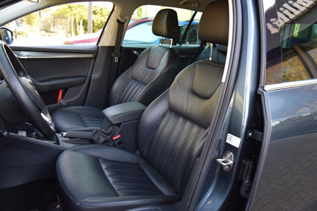 Skoda OCTAVIA Combi 1.0 TSI Greentech Style Business DSG Automaat | Org. NL | BOVAG Garantie | Achteruitrijcamera | Stoelverwarming | Lederen Bekleding | Full LED | Apple Carplay/Android Auto |