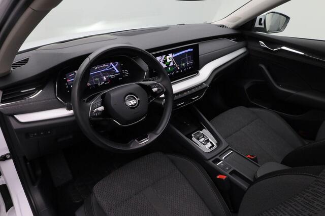 Skoda OCTAVIA Combi 1.5 e-TSI 150 pk DSG Business Edition Plus | Panoramadak | Geheugenstoel | Head-up display | Stoel-/achterbankverwarming | Achteruitrijcamera
