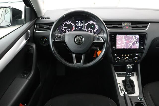 Skoda OCTAVIA 1.6 TDI Ambition | Trekhaak | Carplay | Navigatie | Climate control | PDC | Cruise control | Getint glas