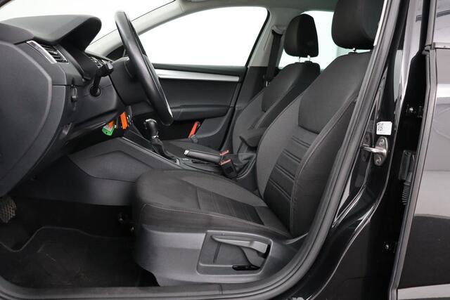 Skoda OCTAVIA 1.6 TDI Ambition | Trekhaak | Carplay | Navigatie | Climate control | PDC | Cruise control | Getint glas