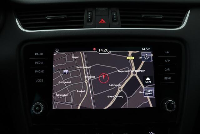 Skoda OCTAVIA 1.6 TDI Ambition | Trekhaak | Carplay | Navigatie | Climate control | PDC | Cruise control | Getint glas
