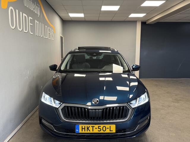 Skoda OCTAVIA Combi 1.4 TSI iV PHEV Panoramadak/Massagestoelen/Parkeersensoren