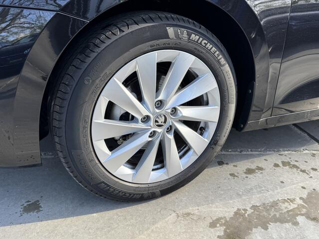Skoda OCTAVIA Combi FL 1.5 TSI 150pk DSG MHEV Selection LED Matrix Virtual Cockpit Camera Navigatie FACELIFT