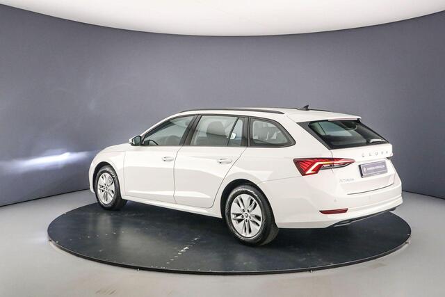 Skoda OCTAVIA Combi Business Edition 1.0 TSI 110pk Navigatie, Elektrische achterklep, Cruise control, Airco, DAB, Radio, Parkeersensoren, LED koplampen