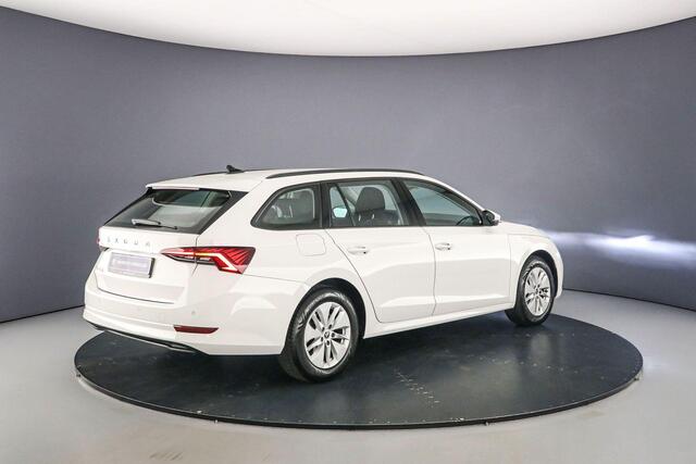 Skoda OCTAVIA Combi Business Edition 1.0 TSI 110pk Navigatie, Elektrische achterklep, Cruise control, Airco, DAB, Radio, Parkeersensoren, LED koplampen