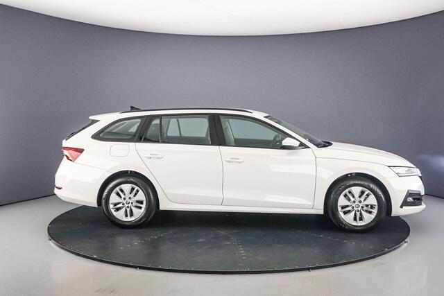 Skoda OCTAVIA Combi Business Edition 1.0 TSI 110pk Navigatie, Elektrische achterklep, Cruise control, Airco, DAB, Radio, Parkeersensoren, LED koplampen